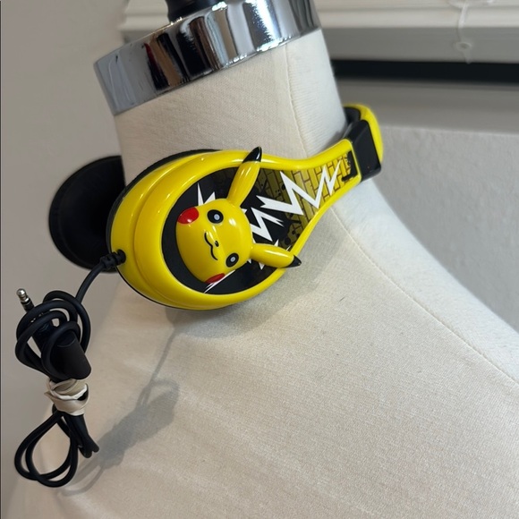 Pikachu Yellow Headphones - Picture 1 of 5